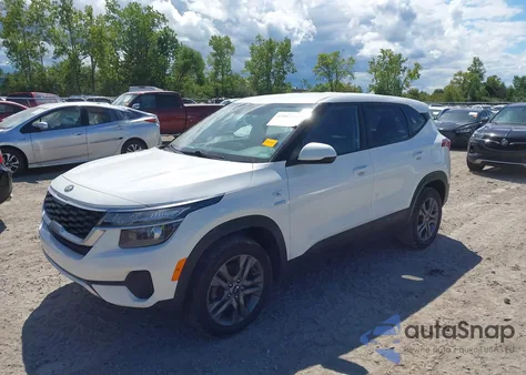 2021 Kia Seltos Lx z USA, uszkodzony, nr VIN KNDEPCAA9M7081975